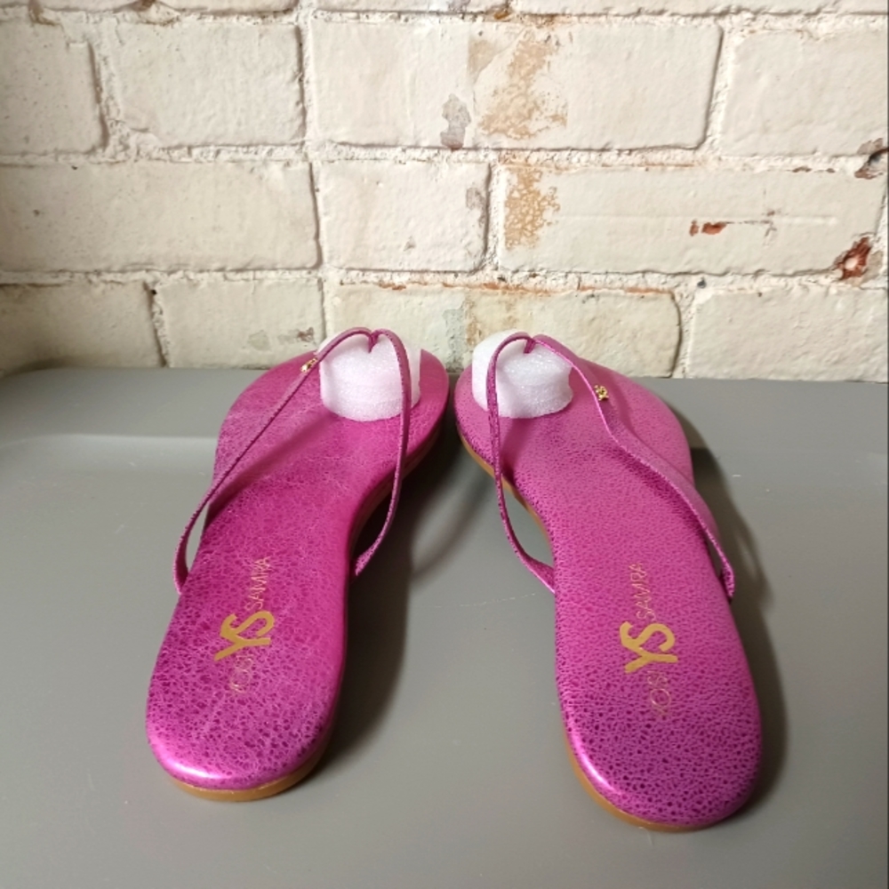 Sandals/ flats